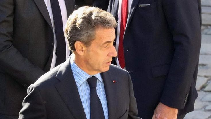 Le confessioni di Sarkozy: “Nel 2011 io e Merkel chiedemmo a Berlusconi di dimettersi, era diventato il problema dell’Italia”
