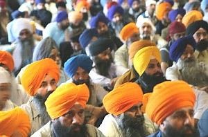 Fiumicino, tensione con sikh per i turbanti <br />l'ambasciatore italiano convocato a New Delhi