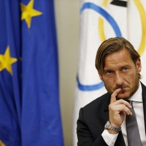 Totti, la Roma valuta la segnalazione ma Pallotta smentisce: "Tutto falso"