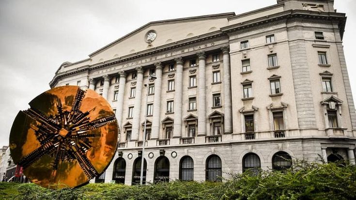 Si accende la corsa a Mps: Intesa Sanpaolo lancia un’offerta, Banco Bpm propone la fusione