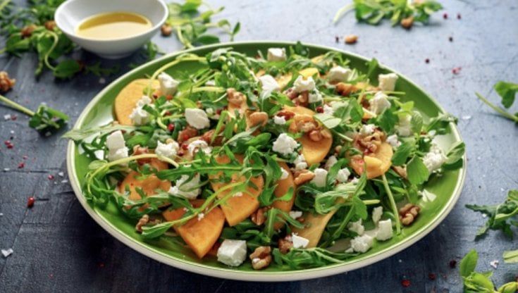 L'insalata di cachi con pecorino e Feta 