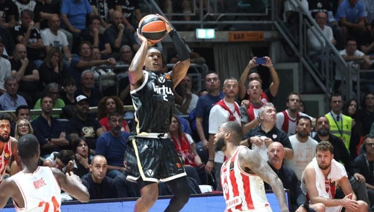 Eurolega, il ruggito della Virtus: sconfitti i campioni dell’Olympiacos al suono della sirena