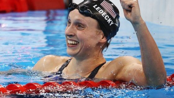Nuoto, la Ledecky stupisce ancora: Phelps stavolta è solo argento