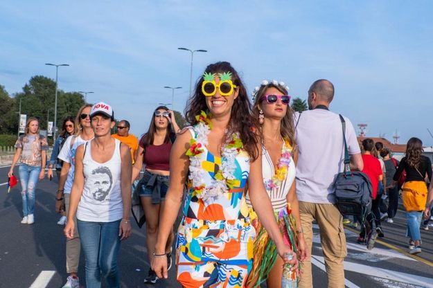 Jova Beach Party: c'ero anche io. Il popolo dei fan alla lunga notte di Linate