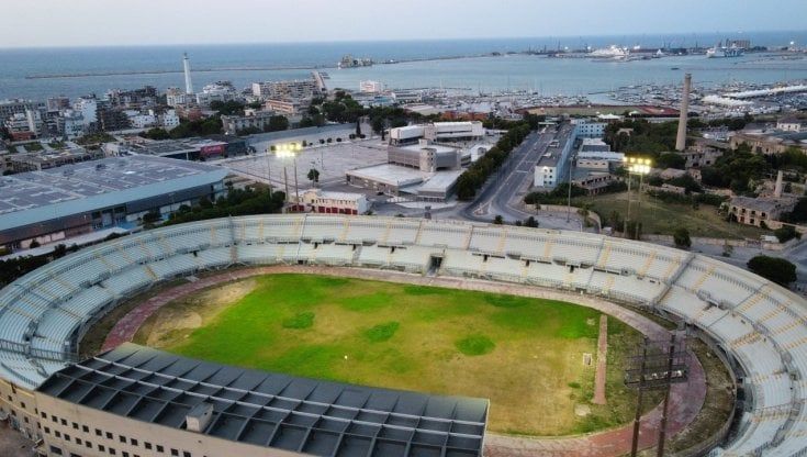 Bari, luci per lo stadio della Vittoria: via libera alle partite di calcio e rugby