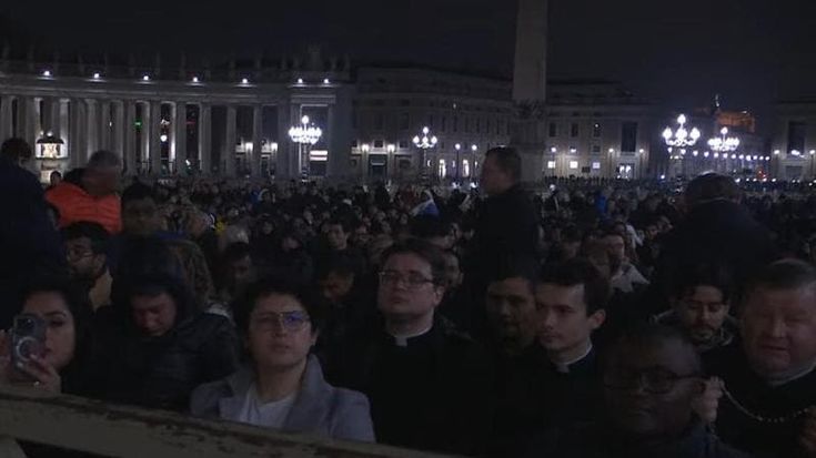 Le condizioni di papa Francesco: “Lieve miglioramento, insufficienza renale non preoccupa”