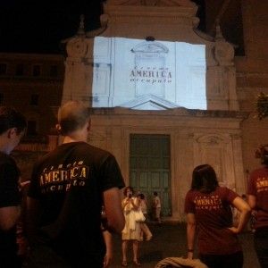 Film di Monicelli sui muri di Trastevere, &egrave; il flash mob contro lo sgombero del Cinema America
