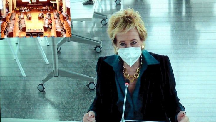 Coronavirus, in Lombardia l'11% degli infermieri rifiuta il vaccino. Moratti: "Fase 1 completa entro 5 marzo"