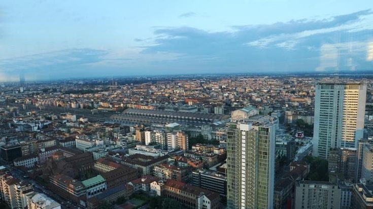 A Milano nuovi residenti in calo: “Sull’addio alla città pesa l’effetto carovita”