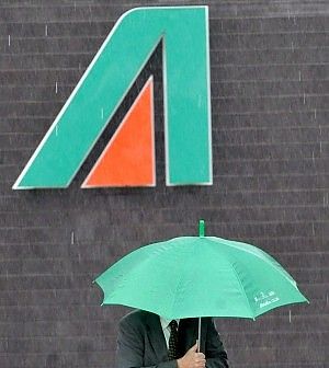 Lupi: "Valutiamo ricollocazione esuberi Alitalia"