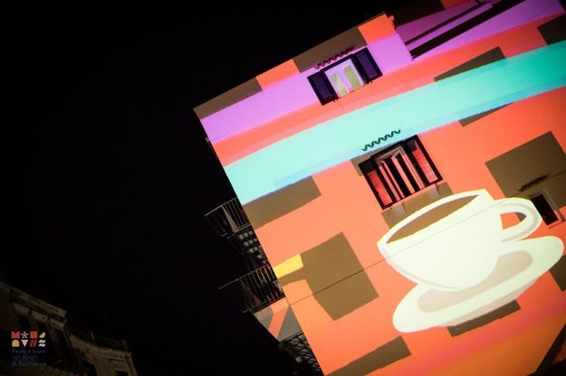 La digital art incanta Ischia: i palazzi si animano aspettando Sant’Anna