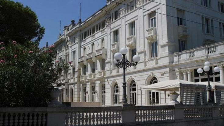 Grand Hotel Riccione, ecco chi l’ha comprato all’asta per 29 milioni: “I capitali a Hong Kong”
