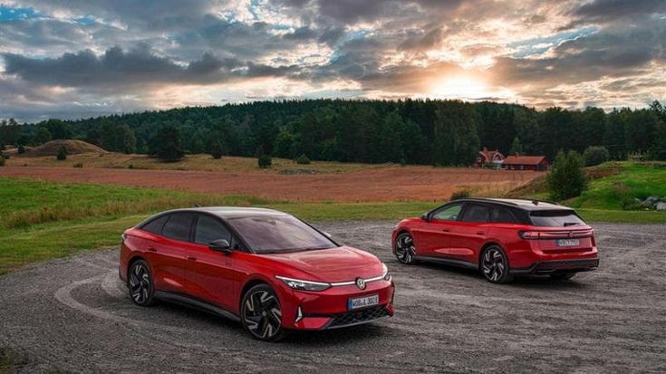 Le ID.7 berlina e Tourer fanno il pieno di novità con modelli sprint e da 700 km di autonomia