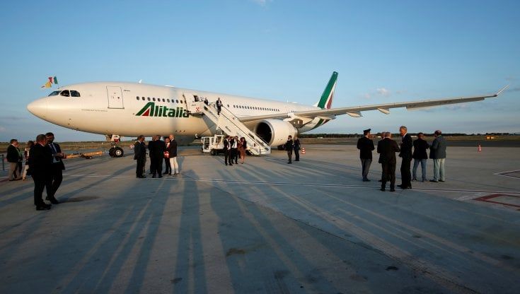 Ita si chiamerà Alitalia:  la nuova azienda compra il marchio storico della compagnia di bandiera