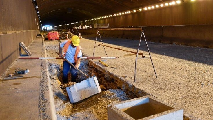 Torino, il sottopasso del Lingotto di nuovo chiuso: "Manutenzione urgente e inderogabile"