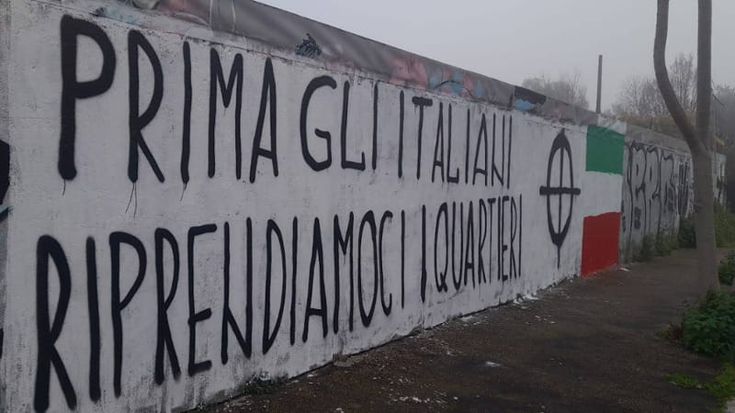 “Prima gli italiani”. Scritta razzista a Torpignattara, ma la bandiera è quella iraniana