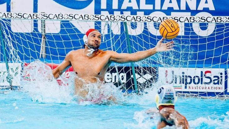 Volpi, regalo d’addio alla Pro Recco: la squadra degli invincibili costretta a cambiare nome per sopravvivere: si chiamerà “Waterpolo Recco” per iscriversi in serie A