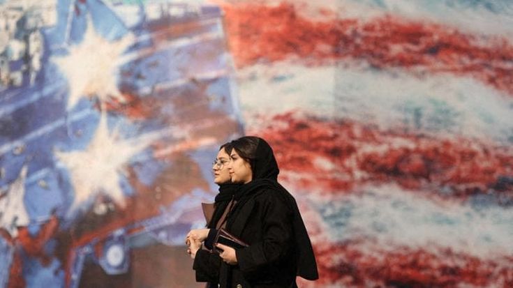 Sayeh, intellettuale iraniana: “Lottavamo per i nostri diritti ma la guerra ci fa tornare indietro”