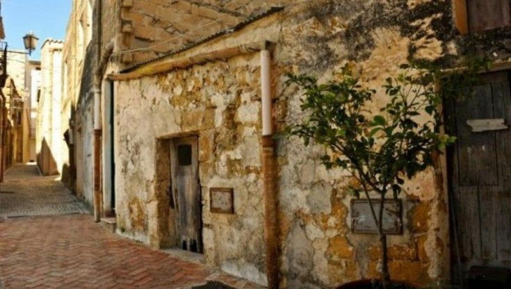 Abitazioni a un euro nei borghi d’Italia: il caso Sambuca di Sicilia  