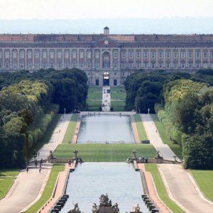 Reggia di Caserta, facciata di diverso colore dopo il restauro? Ecco perchè