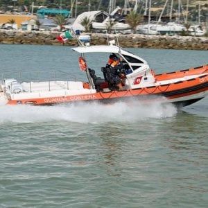 Ragazza morta in mare, ripescato al largo il corpo di un uomo: potrebbe essere il fidanzato