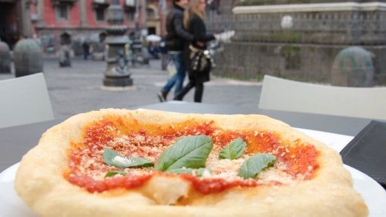La pizzeria di Palazzo Petrucci: una sosta elegante nel ventre di Napoli 