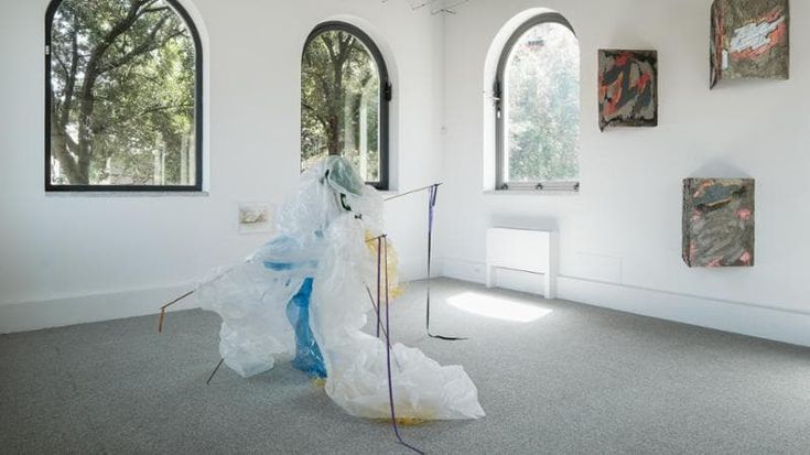 Nairy Baghramian mette su casa al Museo Nivola di Orani
