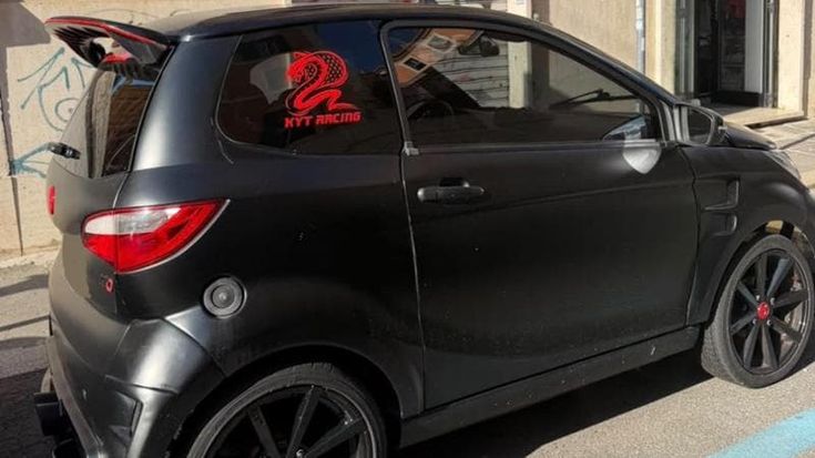 Minicar, sequestrati cellulari e dashcam: affiorano precedenti per furto e l’ombra di una baby gang