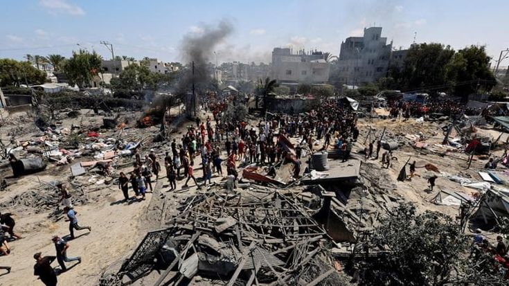 Guerra Israele - Hamas, le notizie di oggi. Pesanti bombardamenti su Khan Younis, è strage: almeno 90 morti e quasi 300 feriti. Netanyahu: “Attacco per uccidere Deif, ma non c’è certezza sulla sua eliminazione”
