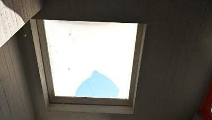 Fascicolo in Procura per la morte di Louis, caduto dal lucernaio in via Piave