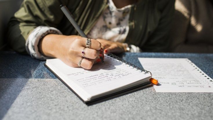 Addio corsivo e non solo: la scrittura a mano è destinata a scomparire