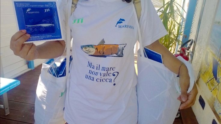 Mondello, contro le cicche abbandonate i posacenere da spiaggia di Marevivo