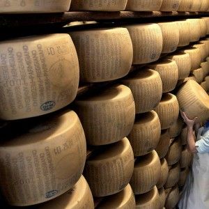 Parmigiano Reggiano: torna agli arresti Deserti, direttore del consorzio