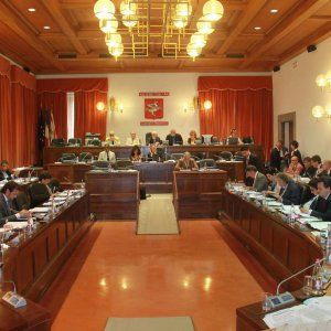 Costi della politica in Regione Toscana, si taglia il doppio vitalizio per gli ex consiglieri 