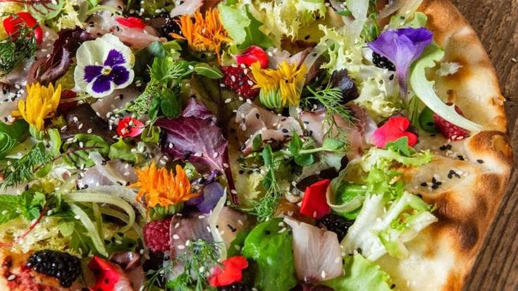 Ananas, aglio di Nubia o Berlusconi? È la pizza gourmet a Milano