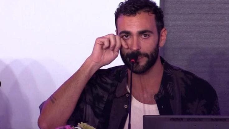 Sanremo 2023, le lacrime di Mengoni: "Sono molto emotivo, è uno dei miei più grandi difetti"