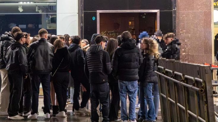 Milano, la ragazza violentata fuori da un locale: “Trascinata per 40 metri, mi sono salvata urlando”