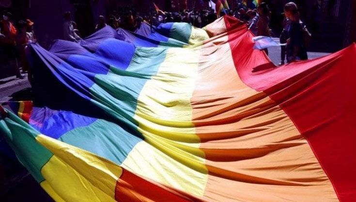 Mondiali, il Qatar vieta le bandiere Lgbtq allo stadio: "Proteggiamo le persone"