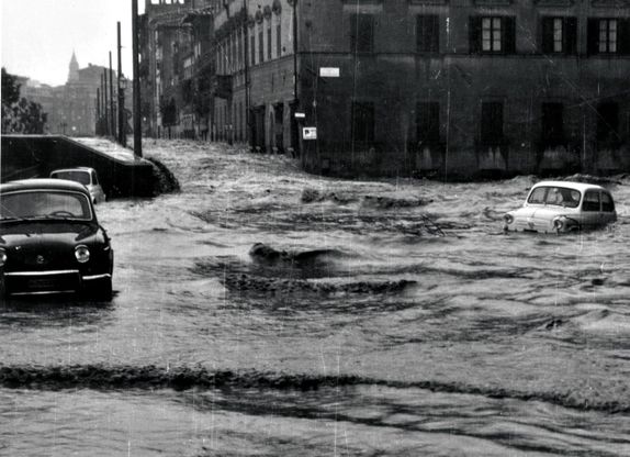 Alluvione 66, il ministro dimenticato:"Quel viaggio in gommone nel torrente di via Cavour"