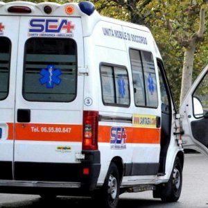 Reggio Emilia, operaio muore folgorato mentre pota le piante