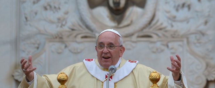 Papa Francesco al Verano, vent'anni dopo Wojtyla. "Preghiamo anche per i profughi salvi"