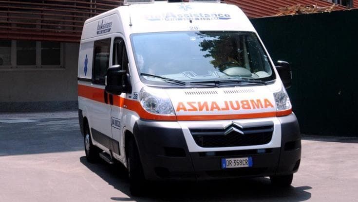 Si sviluppano fiamme mentre riempie il serbatoio della motosega, muore uomo di 62 anni