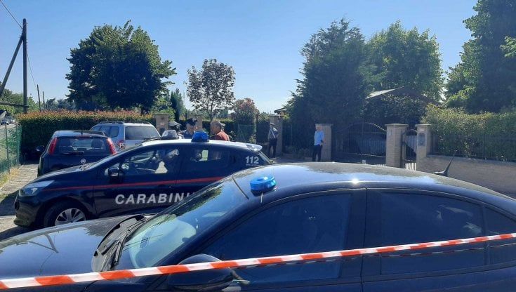 Doppio femminicidio a Castelfranco (Modena). Spara alla moglie e alla figlia di lei, che diceva "è cattivo, può fare di tutto"