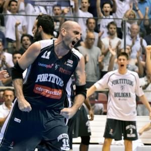 Basket, la Fortitudo travolge Siena e torna in A2. Fa festa anche Rieti