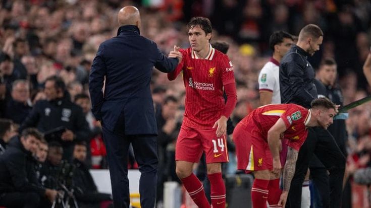Slot, l’allenatore del Liverpool: “Chiesa è in difficoltà perché la Premier è un campionato molto più intenso della Serie A”