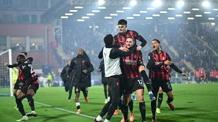 Maignan para, Nkunku e Rabiot segnano: il Milan soffre ma vince 3-1 a Como