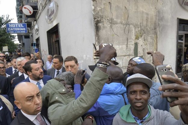 Salvini al Vasto, applausi e selfie