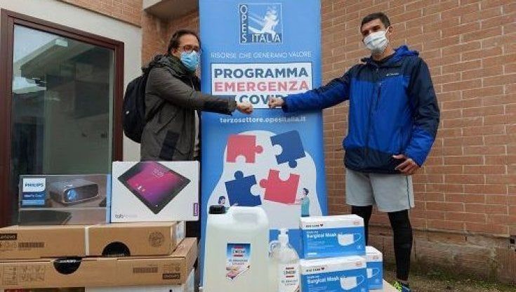 Boxe, Blandamura campione di solidarietà: materiale per la scuola alle Case Famiglia