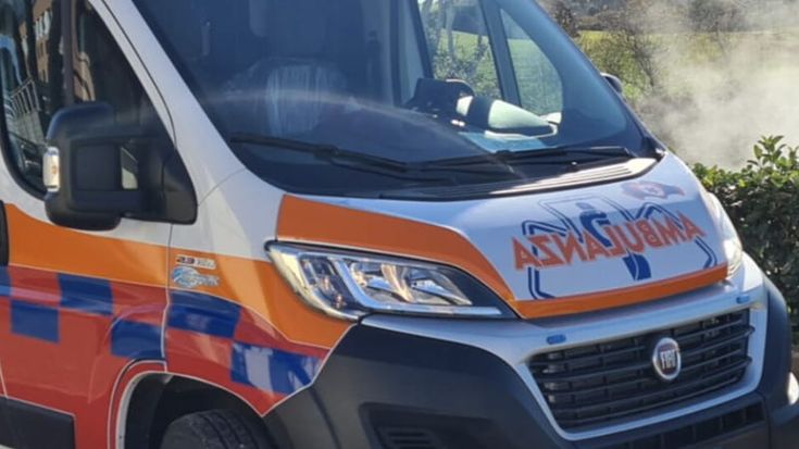 Empoli, auto con cinque ragazzi si ribalta e finisce sull’argine dell’Arno