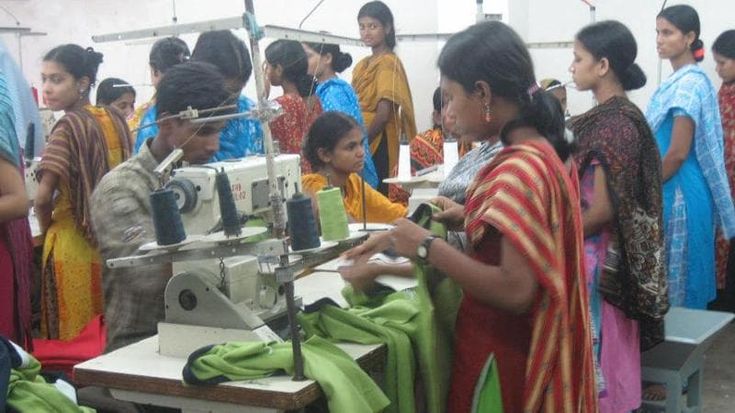 Industria tessile e le donne: la violenza che si nasconde dietro la filiera globale
